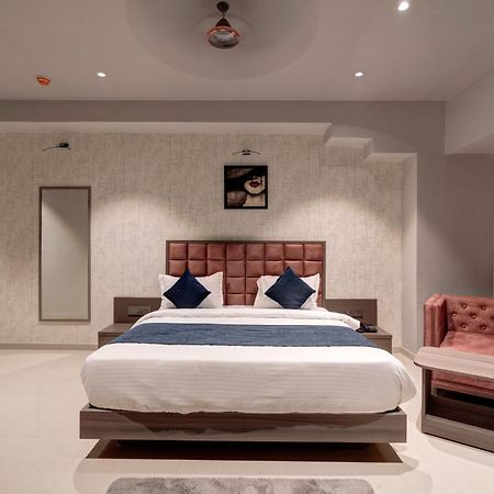 Hotel Sparsh Divine Ahmedabad Luaran gambar