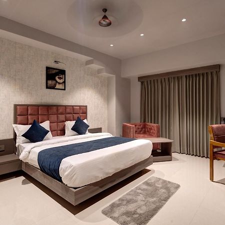 Hotel Sparsh Divine Ahmedabad Luaran gambar