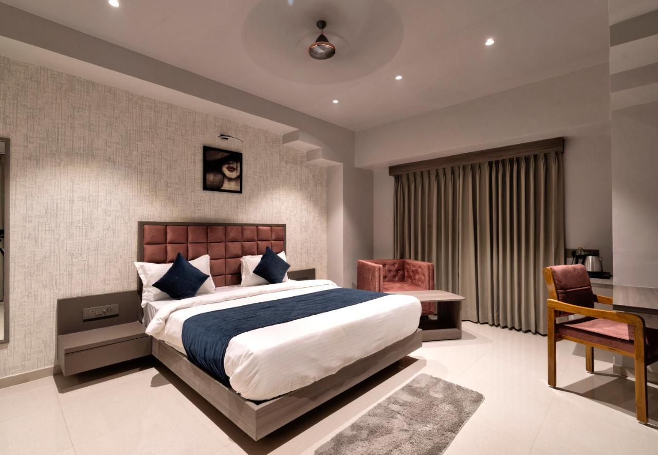 Hotel Sparsh Divine Ahmedabad Luaran gambar