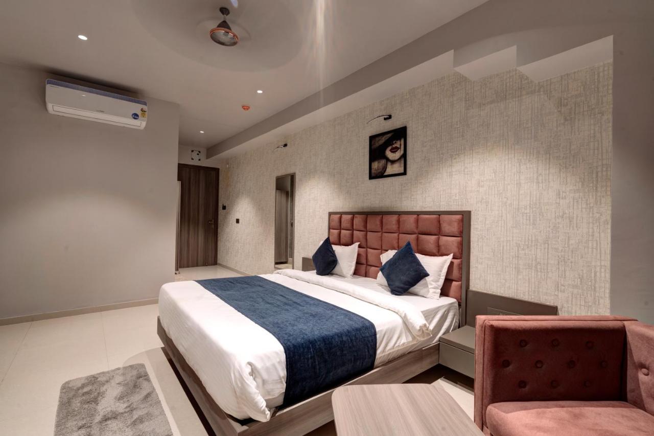 Hotel Sparsh Divine Ahmedabad Luaran gambar