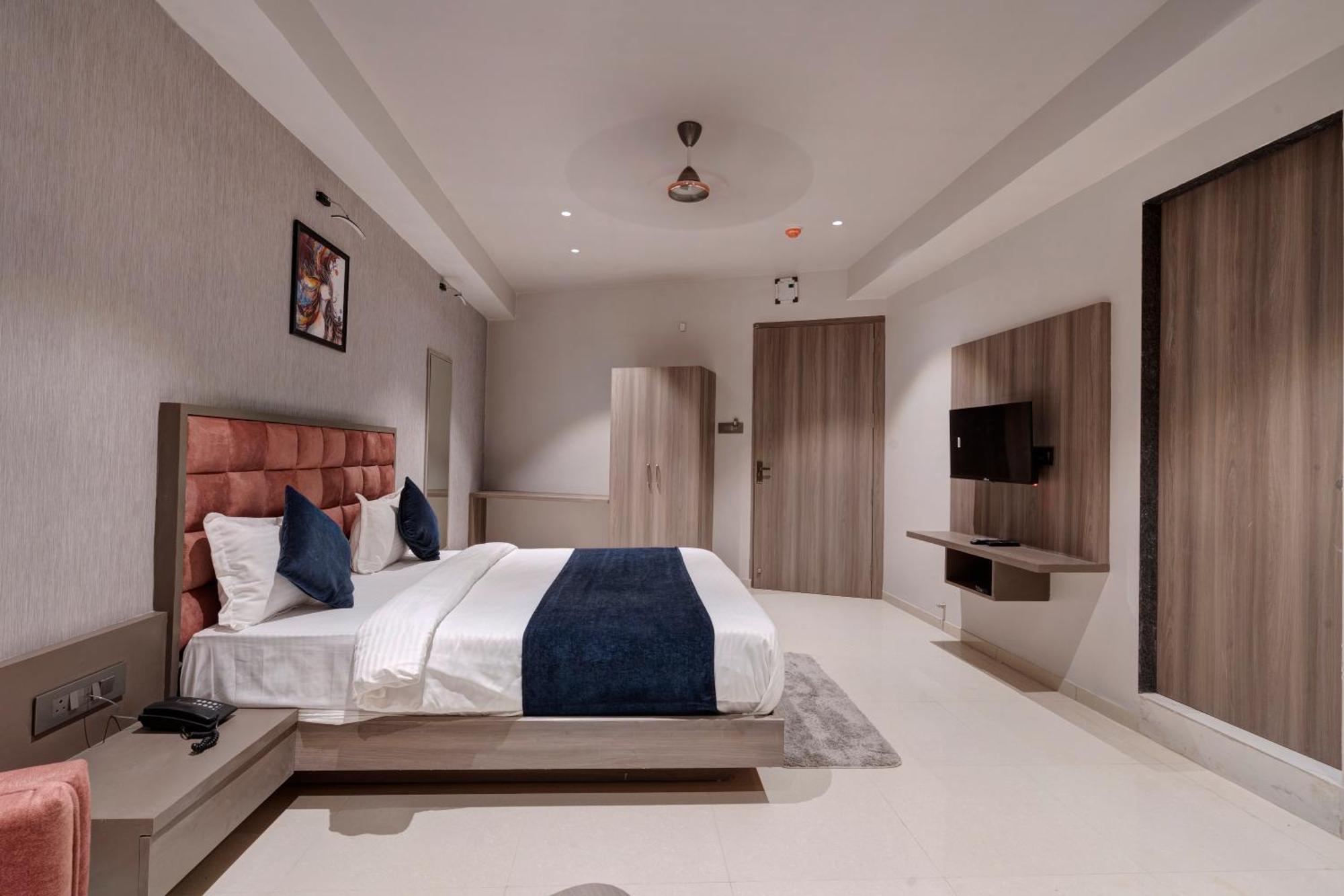 Hotel Sparsh Divine Ahmedabad Luaran gambar