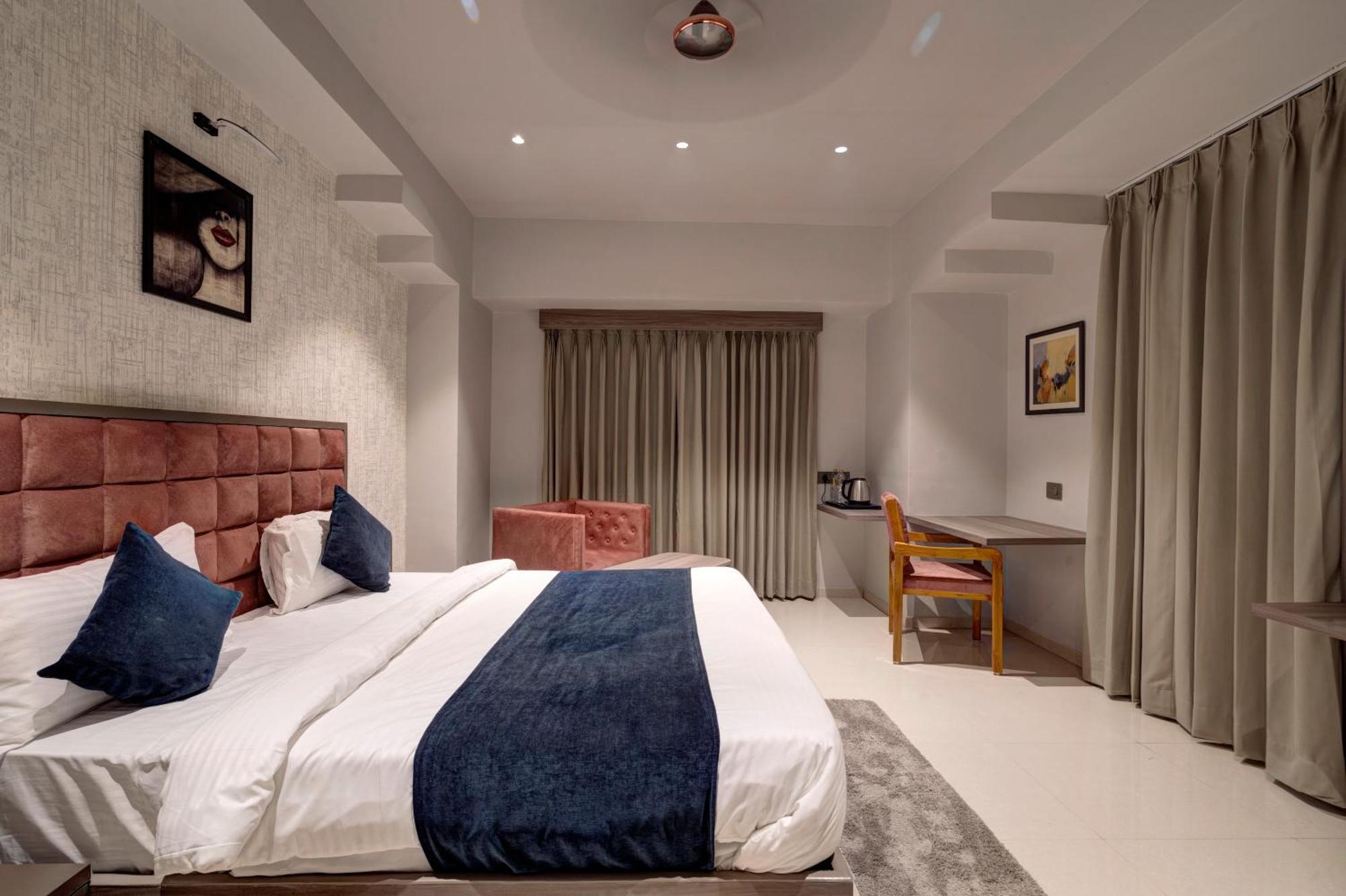 Hotel Sparsh Divine Ahmedabad Luaran gambar