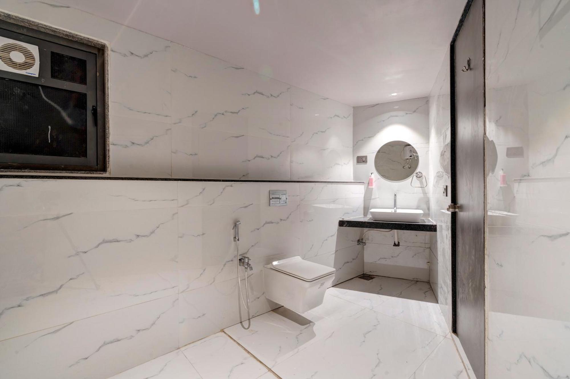 Hotel Sparsh Divine Ahmedabad Luaran gambar