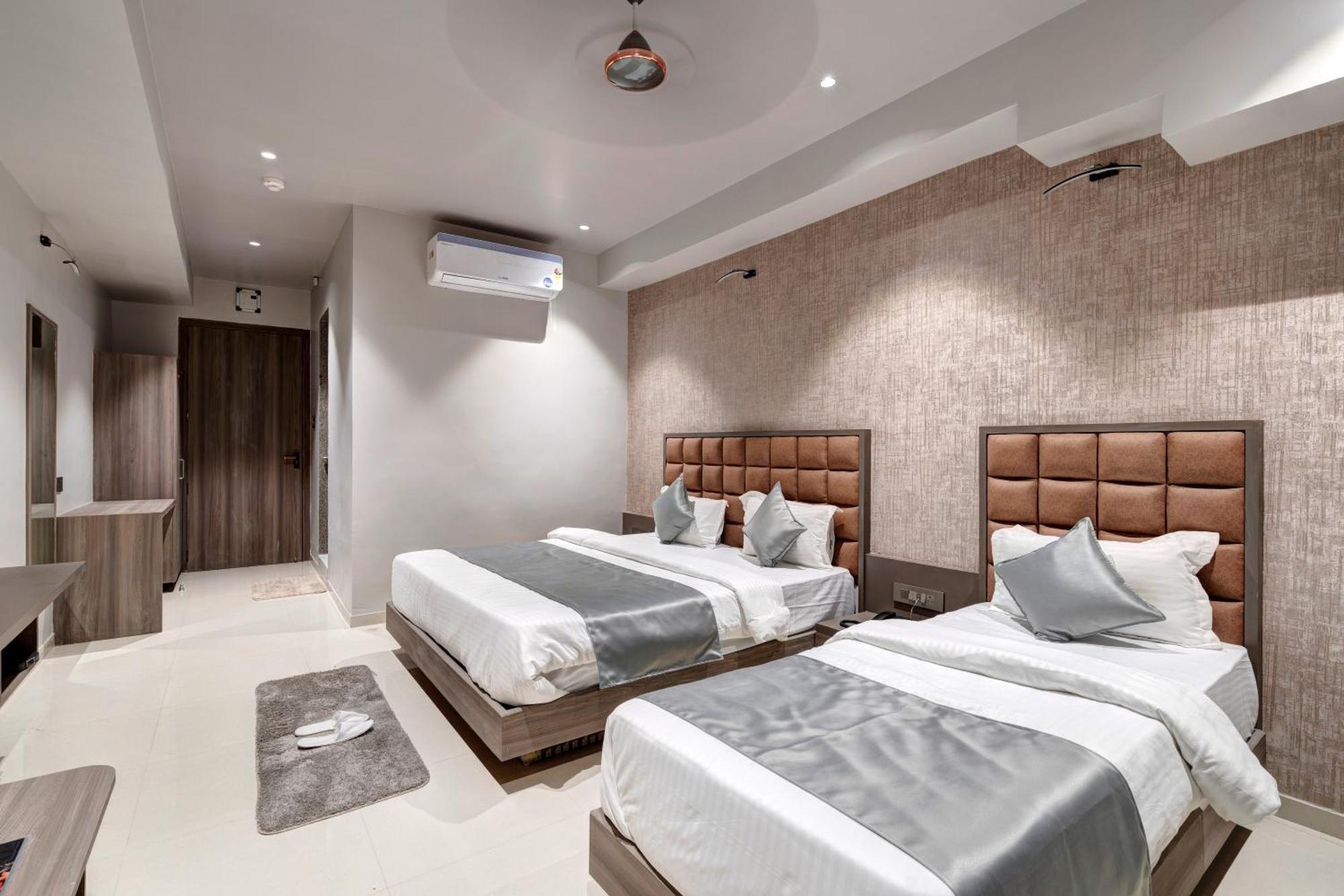Hotel Sparsh Divine Ahmedabad Luaran gambar