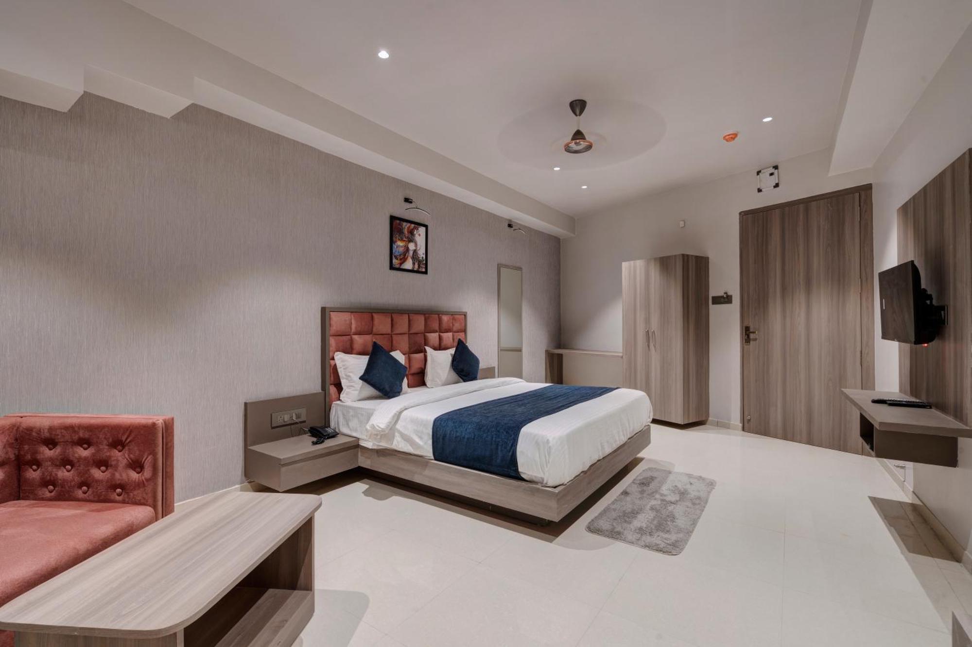 Hotel Sparsh Divine Ahmedabad Luaran gambar