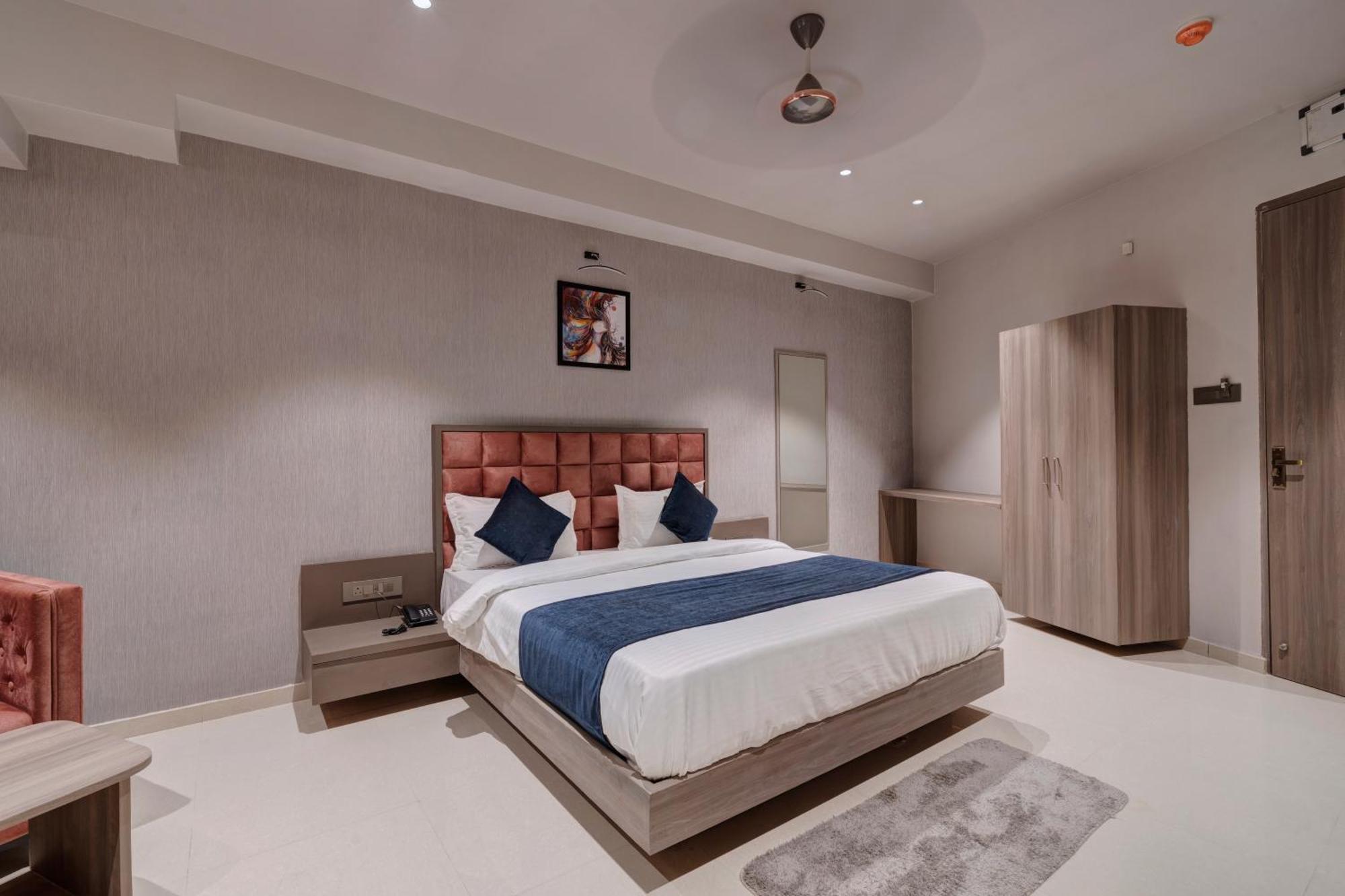 Hotel Sparsh Divine Ahmedabad Luaran gambar