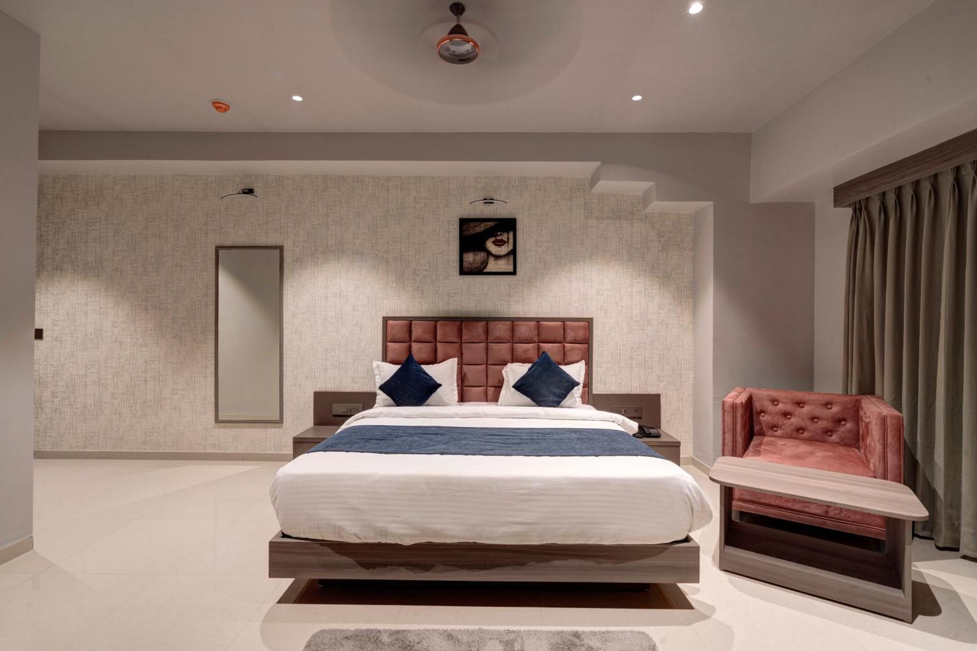 Hotel Sparsh Divine Ahmedabad Luaran gambar