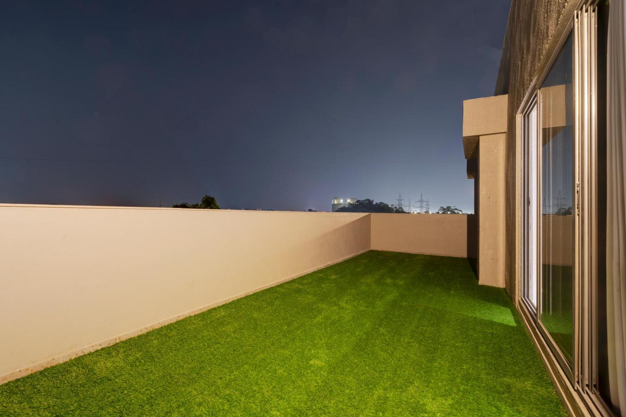Hotel Sparsh Divine Ahmedabad Luaran gambar