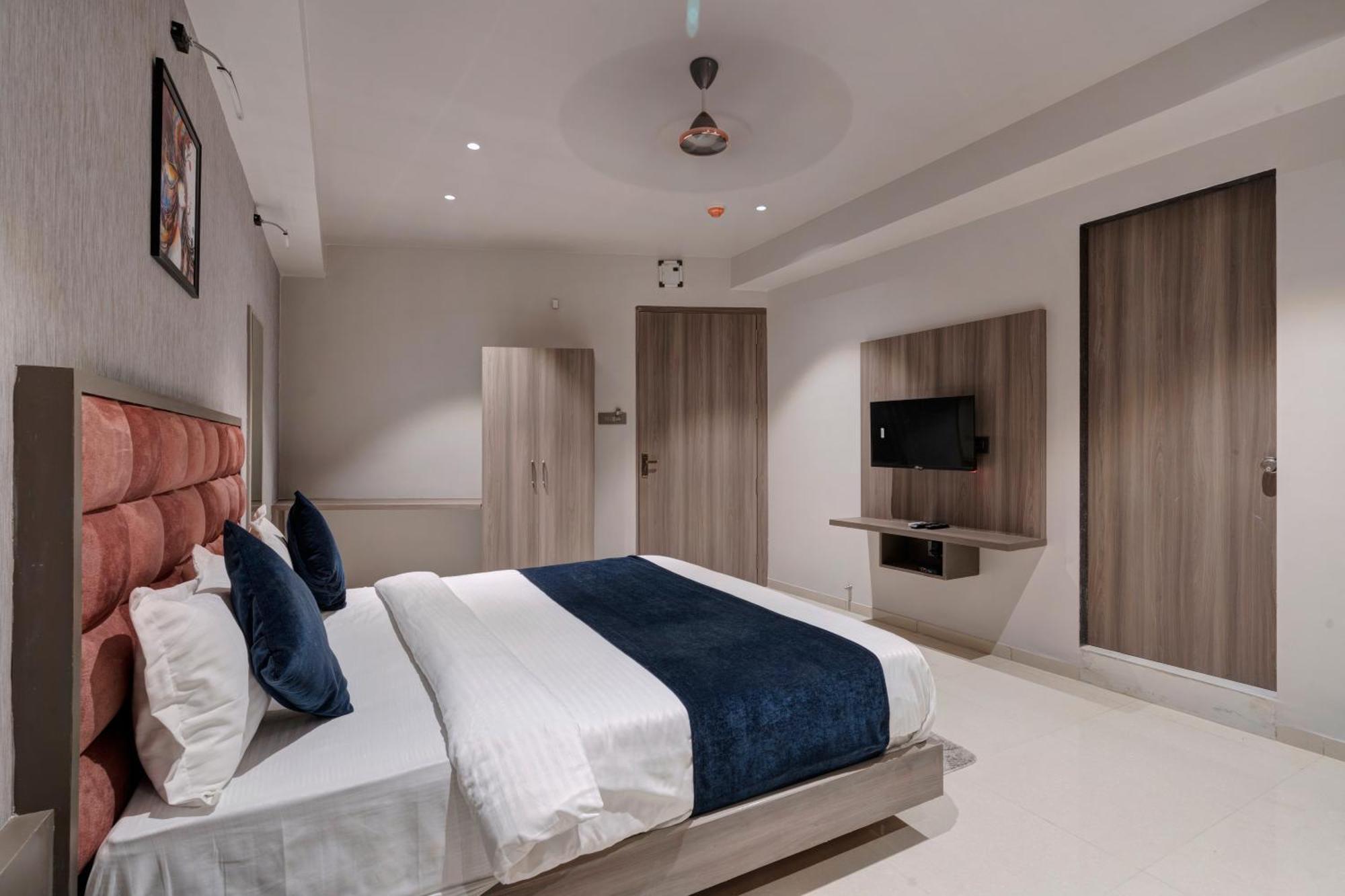 Hotel Sparsh Divine Ahmedabad Luaran gambar