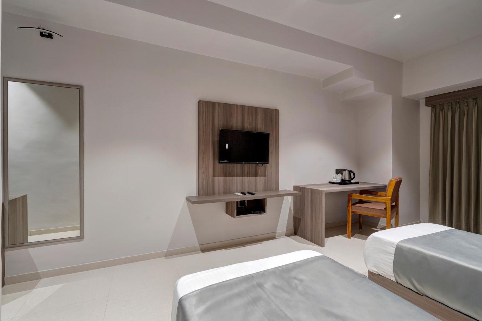 Hotel Sparsh Divine Ahmedabad Luaran gambar