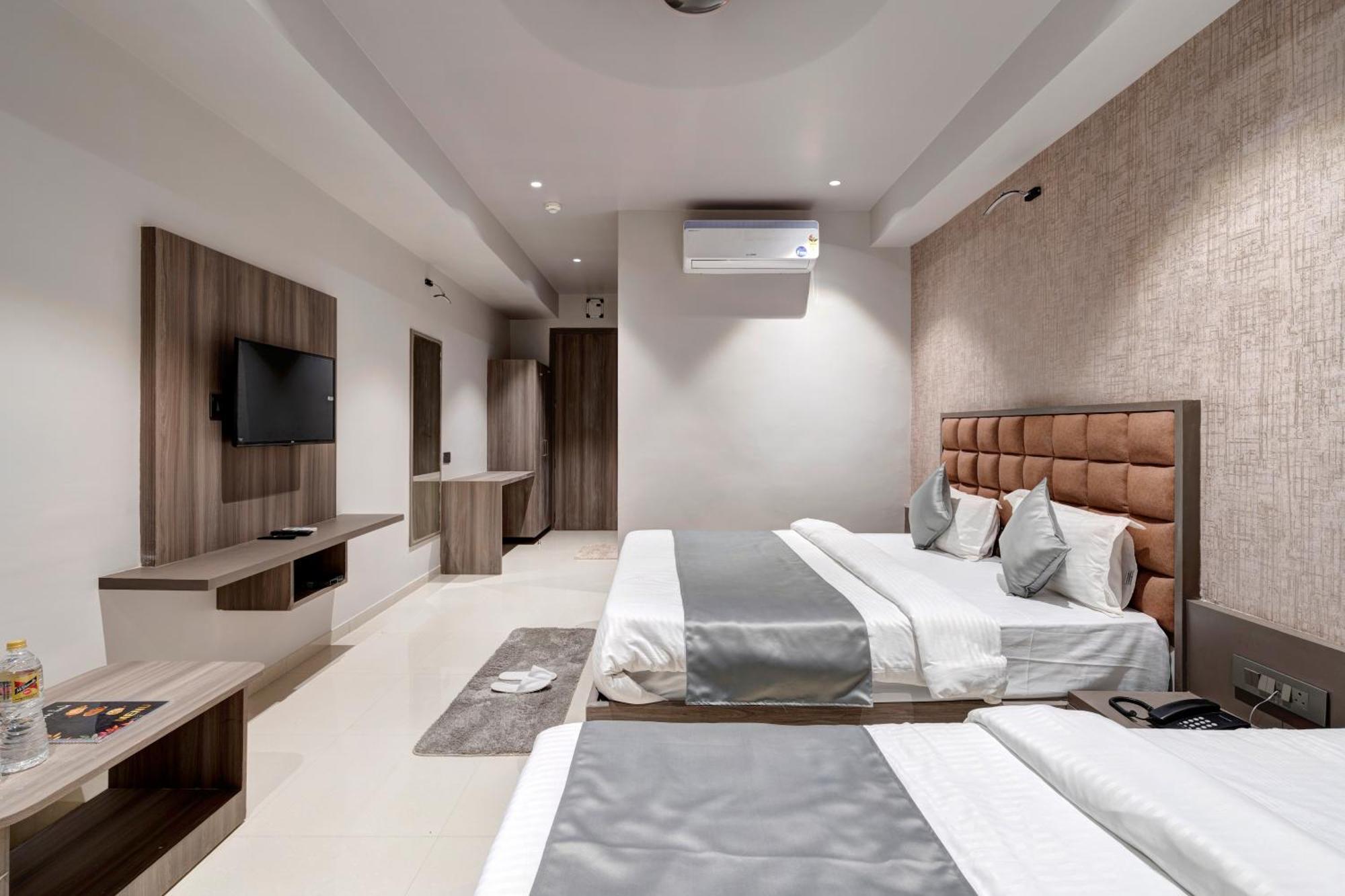 Hotel Sparsh Divine Ahmedabad Luaran gambar