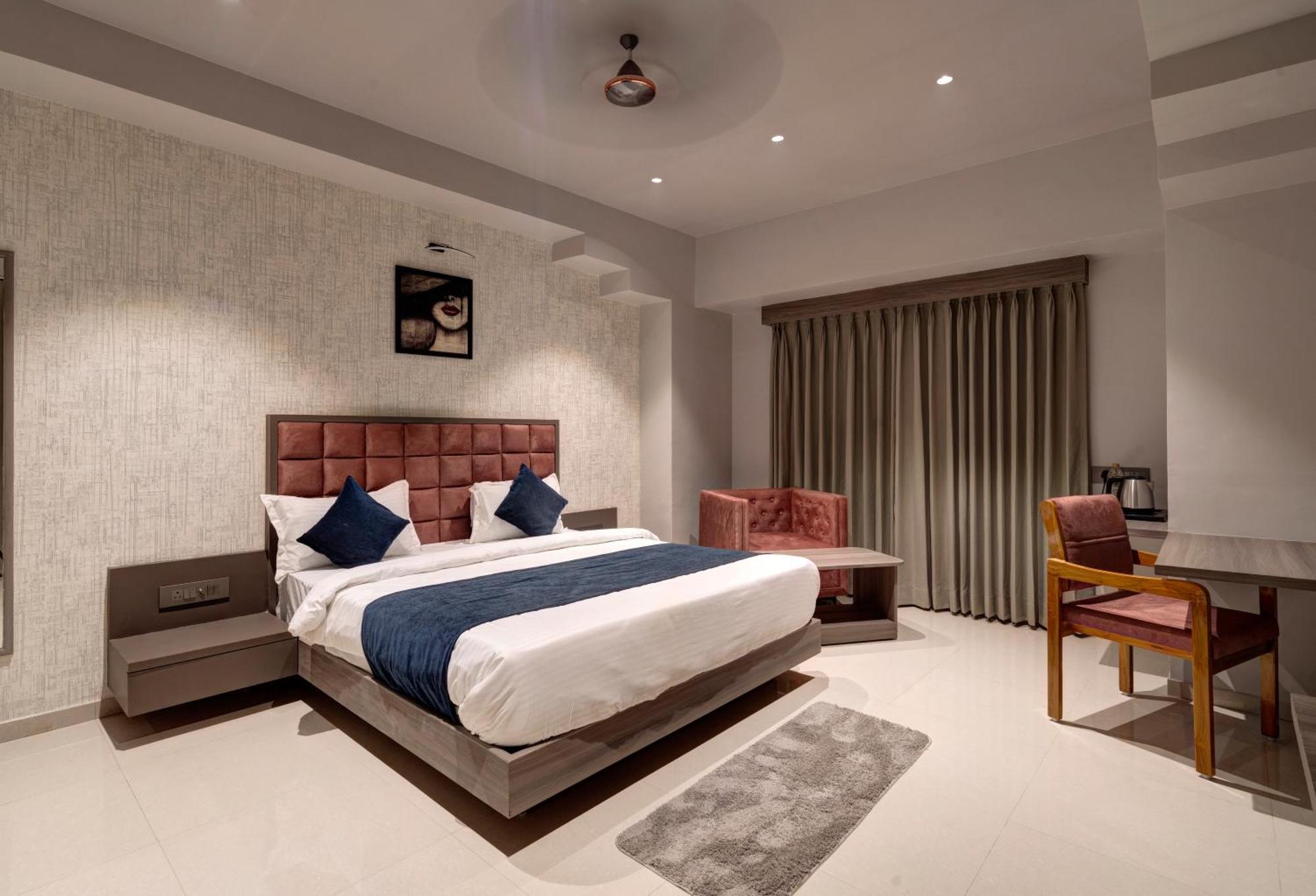 Hotel Sparsh Divine Ahmedabad Luaran gambar