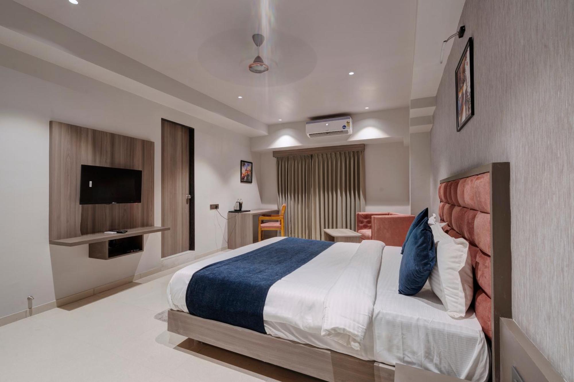 Hotel Sparsh Divine Ahmedabad Luaran gambar