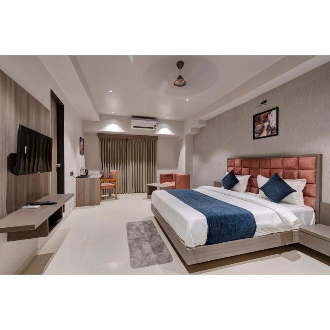 Hotel Sparsh Divine Ahmedabad Luaran gambar