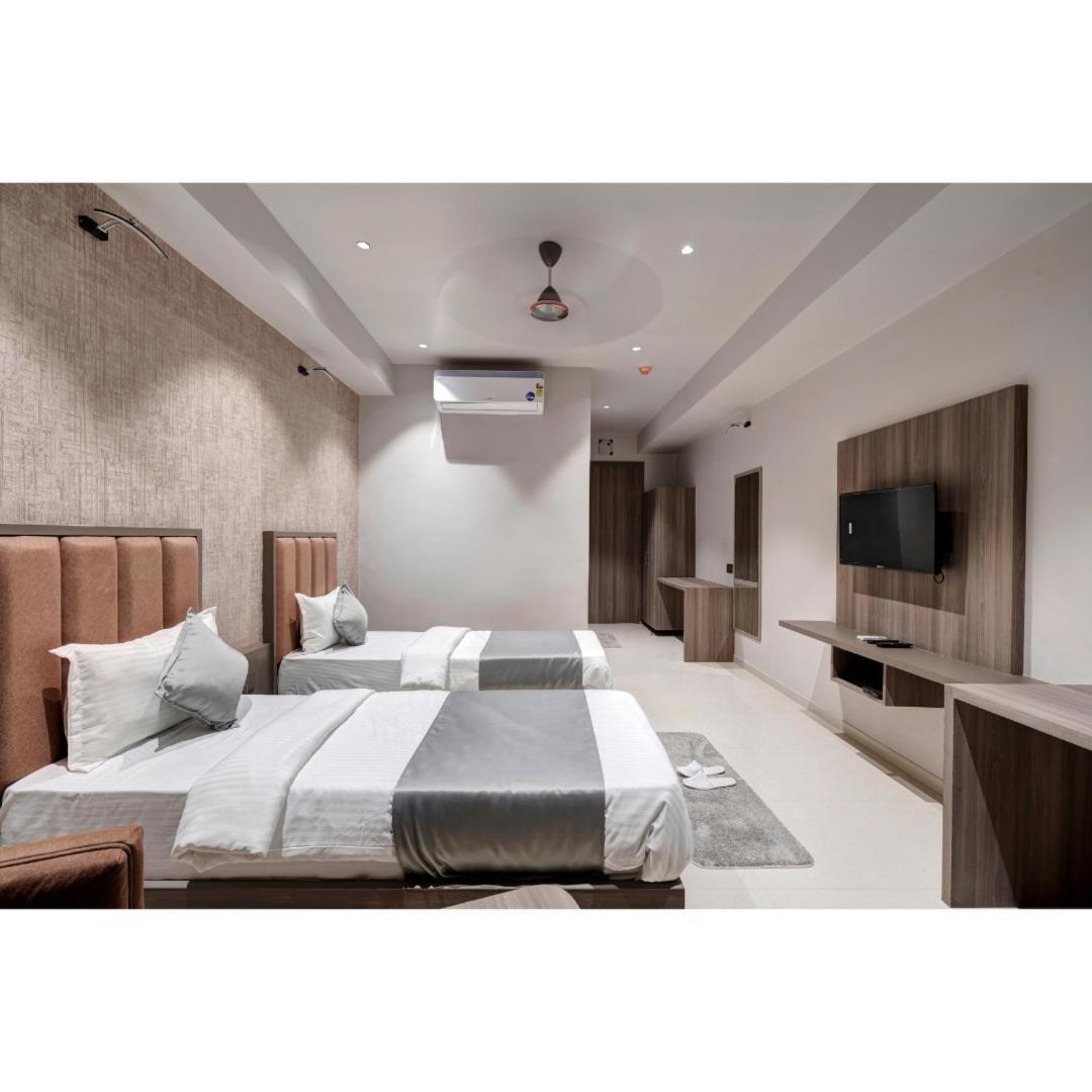 Hotel Sparsh Divine Ahmedabad Luaran gambar